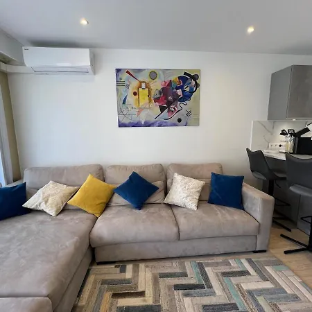 Sea View, Floor Facing Port Canto In Palm